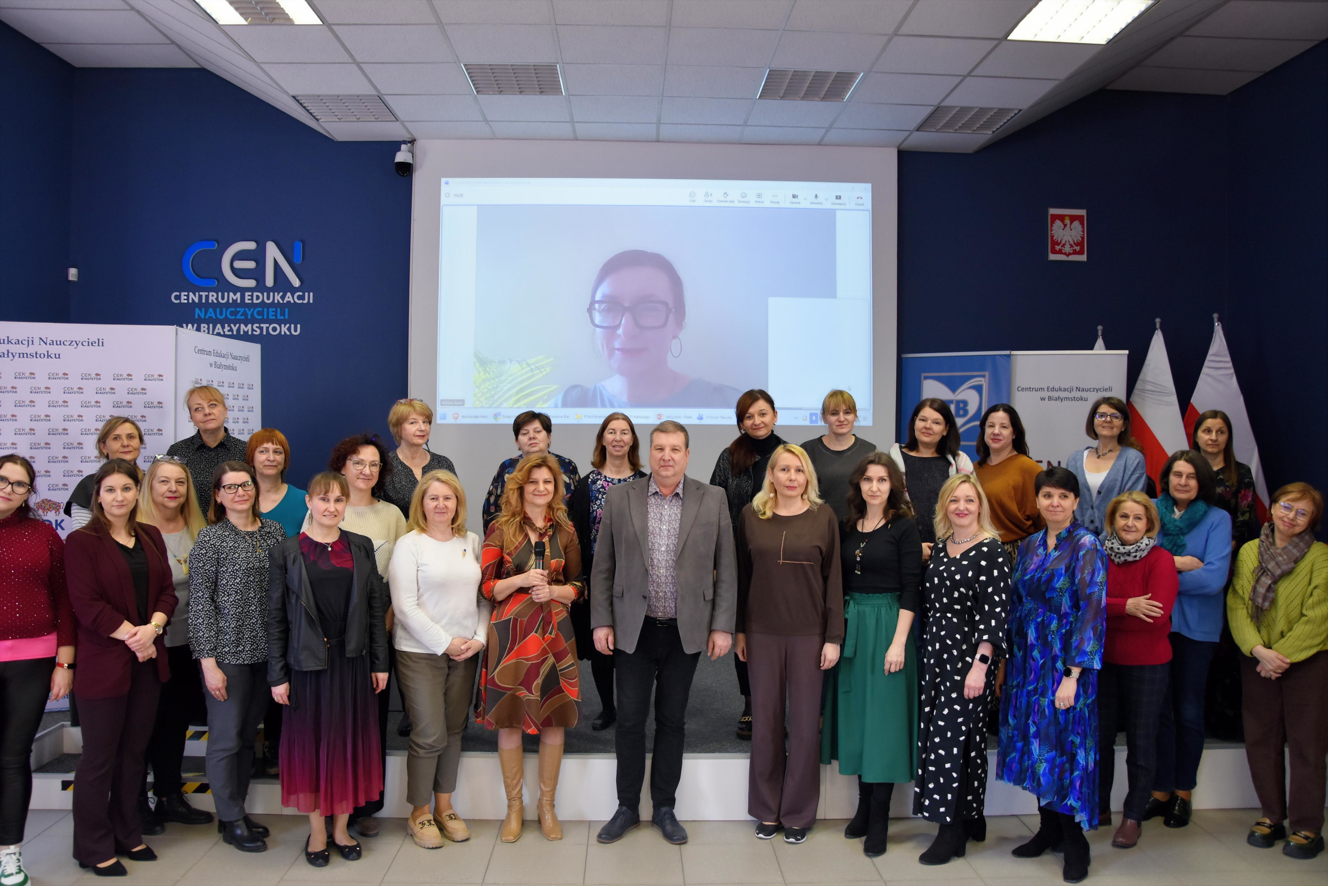 Zdjęcie z uczestnikami Forum